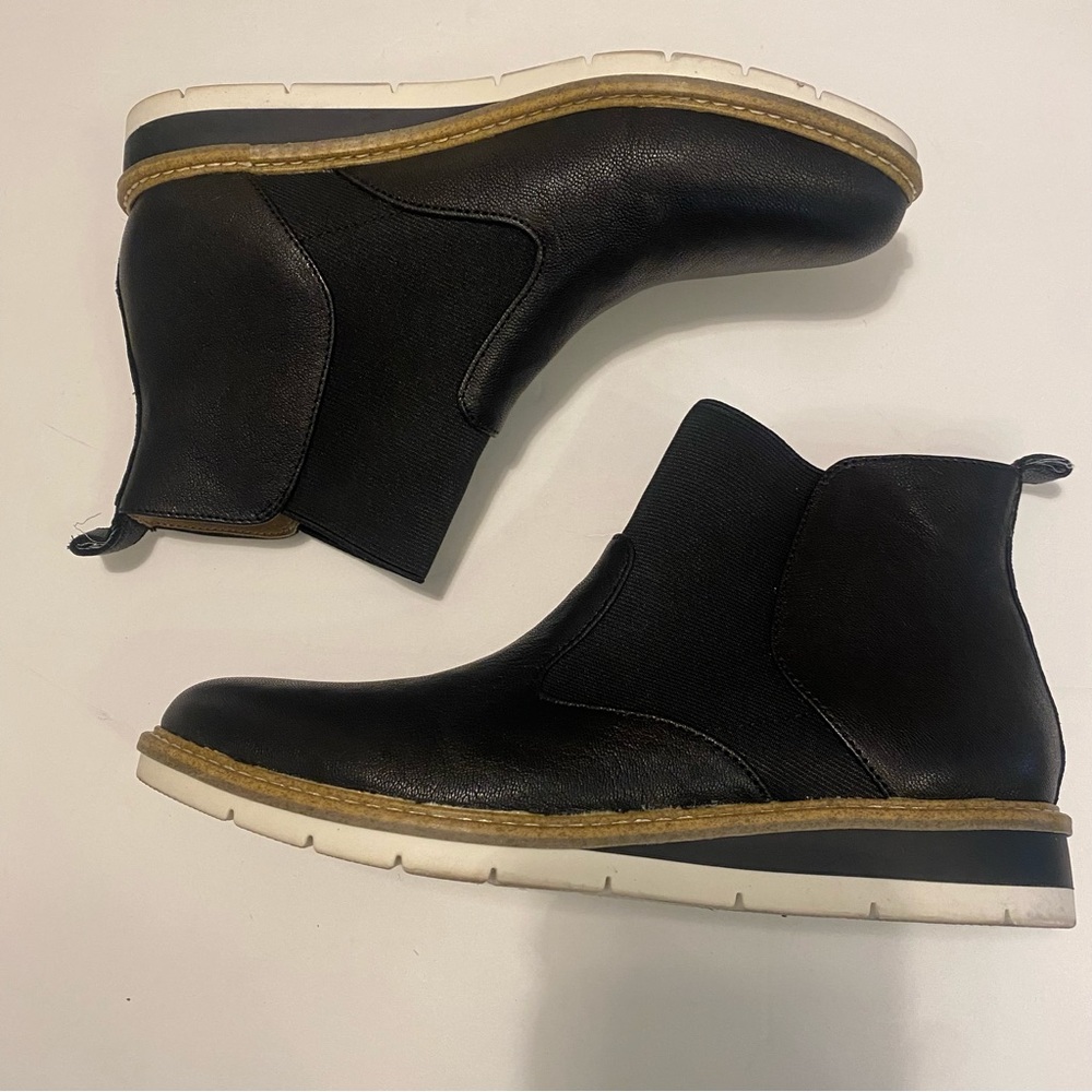 Kelly & Katie black alto Chelsea ankle boots 6.5